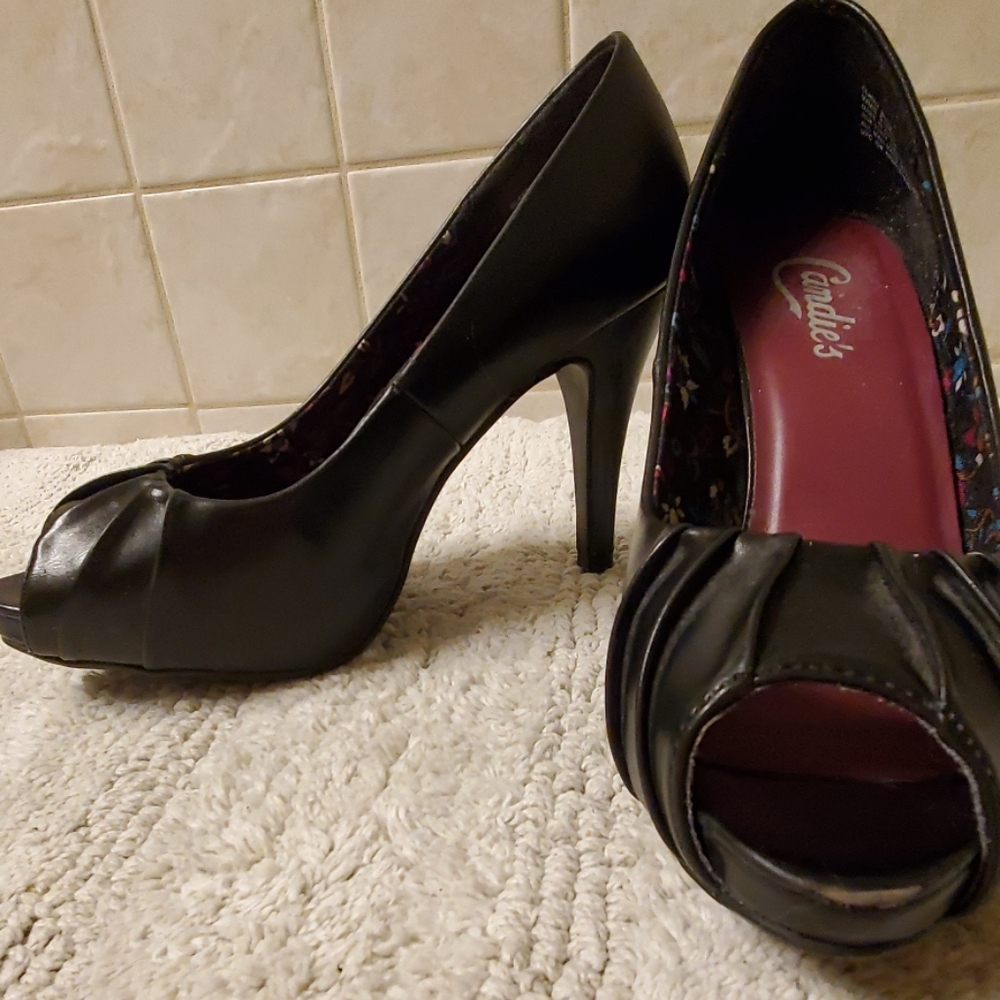 Heels - Picture 2 of 3